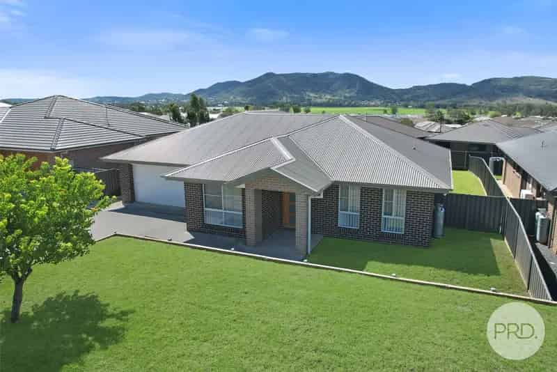 Outstanding family home in Calala!