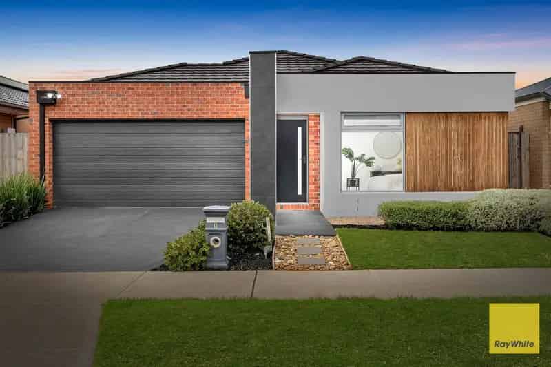 Modern, Low-Maintenance Family Living in the Heart of Thornhill Park