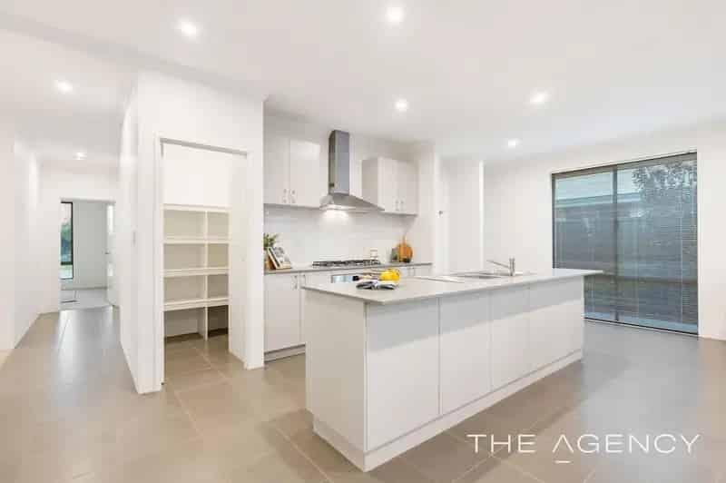 House For Sale - 8 Lican Street, Treeby WA 6164
