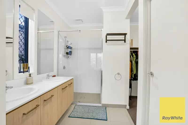 North Facing Family Home For Sale in Tarneit with Modern Features