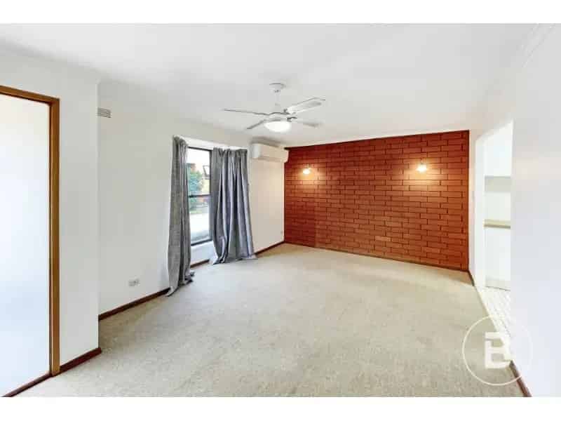 Spacious 2-Bedroom Unit In Great Location