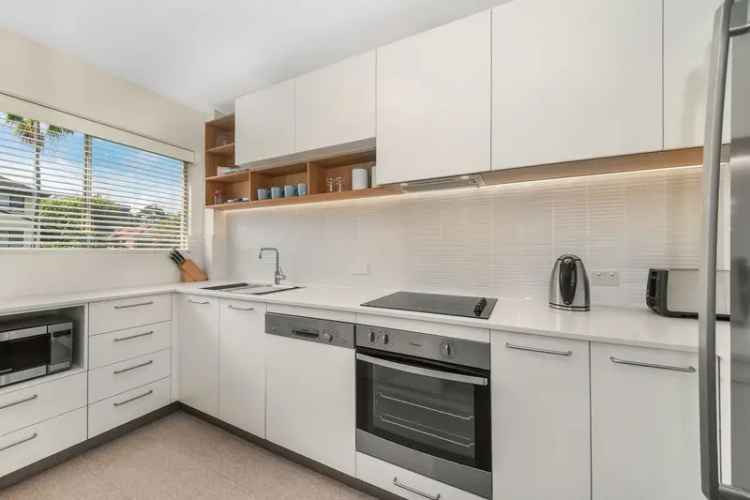 Renovated Wollstonecraft Apartment Near Transport