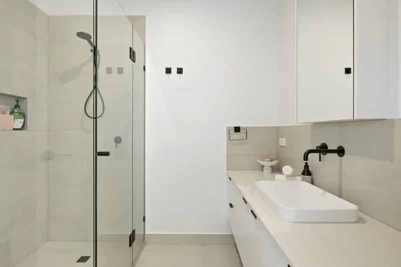 Buy townhouse in beautiful location with garden space and parking