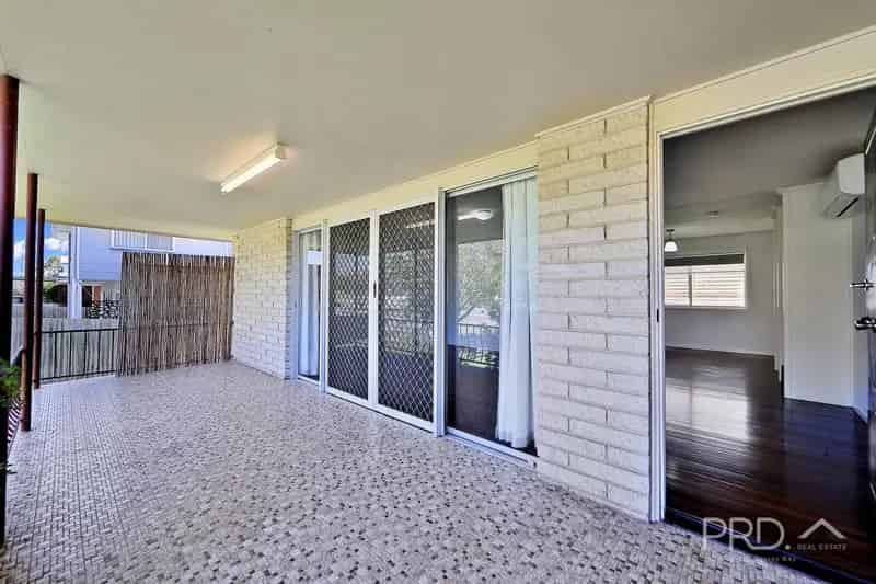 ELEVATED POSITION HIGH ABOVE TORQUAY TERRACE - DUAL LIVING POTENTIAL - BIG BRICK HOME - 2 BATHROOMS - 1012 m2 - BIG SHED WITH POWER - MODERN KITCHEN