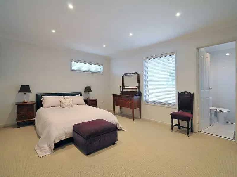 Luxury modern townhouse for sale in Vermont Secondary School Zone