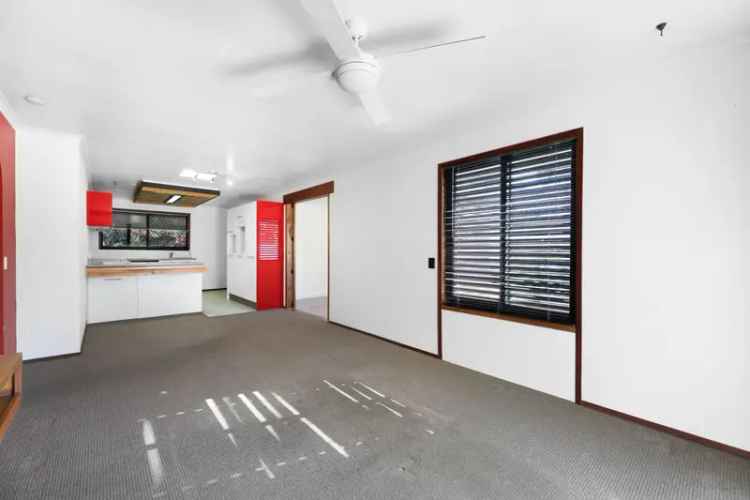 3 Bed Renovated Duplex Labrador QLD - Close to Broadwater