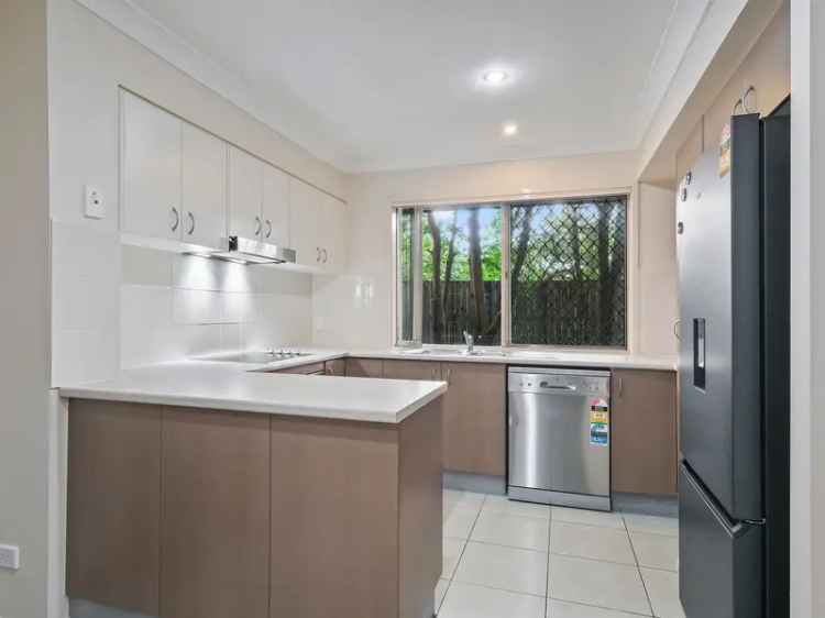 3 Bed Townhouse Richlands Spacious Family Home Modern Kitchen