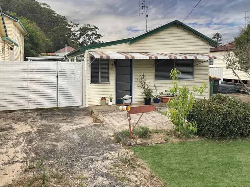Rent Cottage in Ettalong Beach with Stylish Features and Pet Friendly
