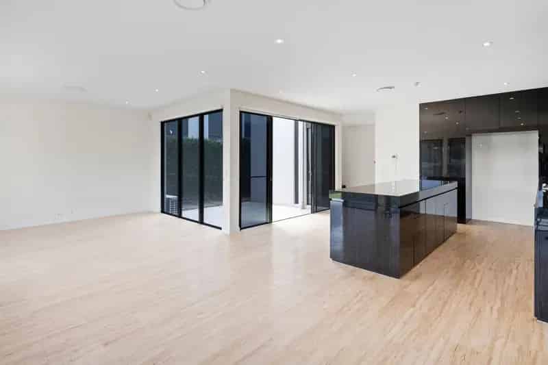 Must sell! Golf Front House in Sanctuary Cove