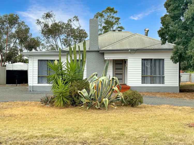 Buy weatherboard sanctuary in Culgoa with modern comforts