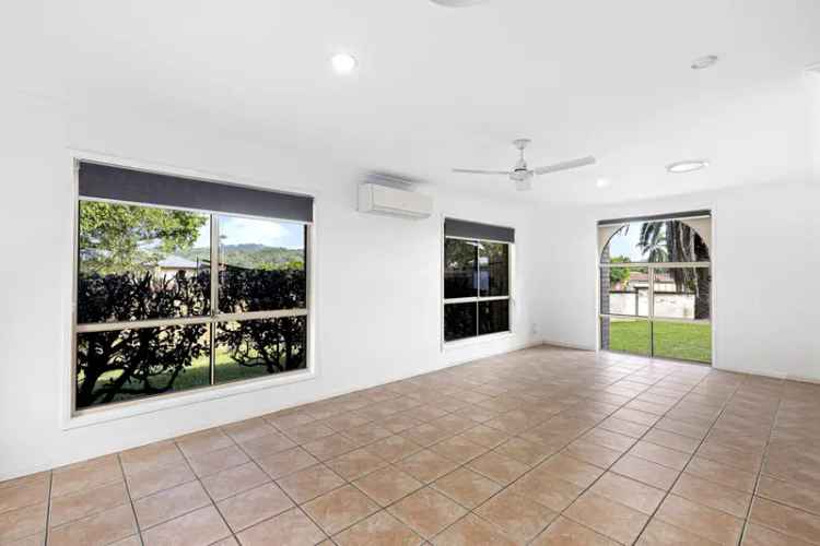 4 Bed House Upper Coomera - Modern Family Home Near Parks and Shops