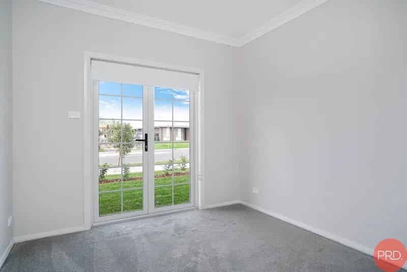 STYLISH LOW MAINTENANCE BRAND NEW HOME