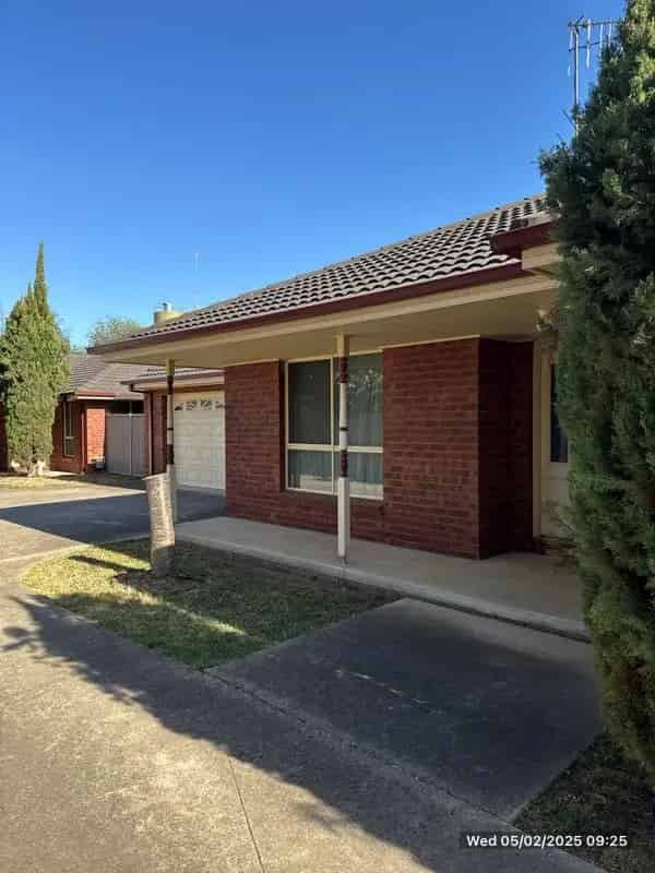 Quality living in tranquil environment - 2 Bedroom Townhouse - Walk to the CBD