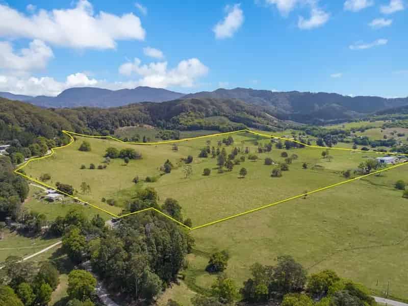 Quality 140 acres, 2 dwellings, water and fencing are just the beginning!