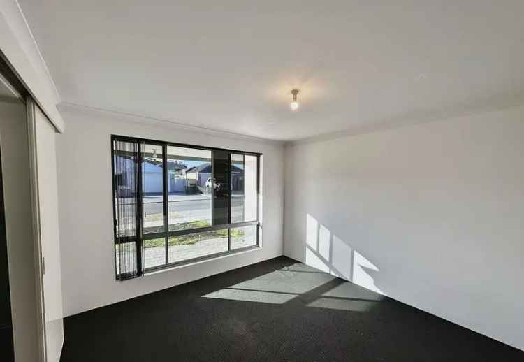 House for lease in Yanchep with 4 bedrooms and air conditioning