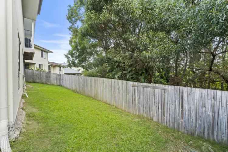 Spacious Carrara Family Home with Bushland Views