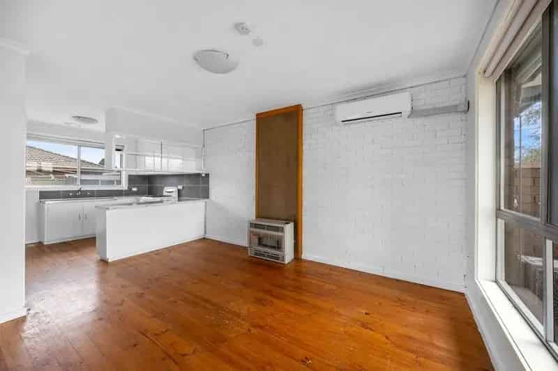 Charming Two-Bedroom Unit in Popular Wendouree Area Location