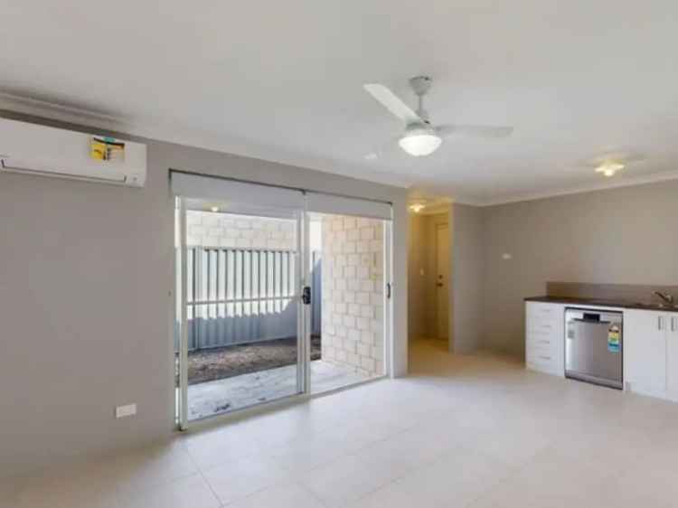 2 Bed Modern Home Austin Lakes - Ensuite - Low Maintenance