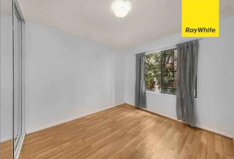 Rent 2 Rooms Apartment in Sydney with Secure Parking and Balcony