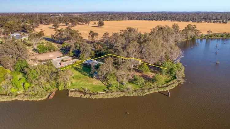 Waterfront Homestead on Nagambie Lakes