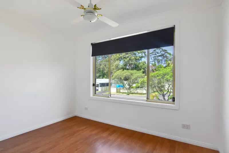 Lease 2 Bedroom Flat in Point Clare with Private Courtyard