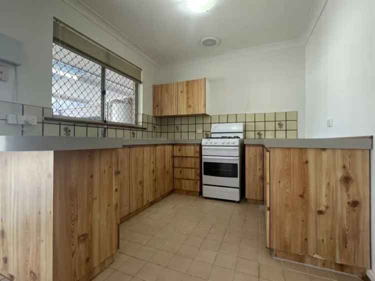 Mandurah 3 Bedroom Home with Renovated Bathroom and Solar Panels