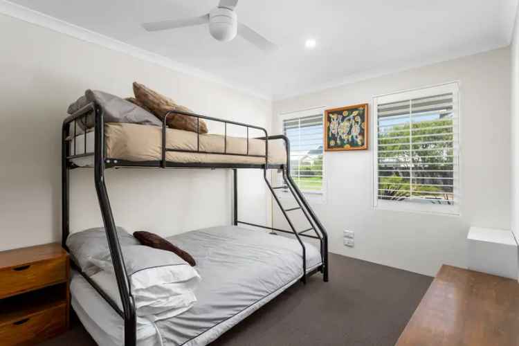 Rent Spacious Family House in Dunsborough with Modern Amenities