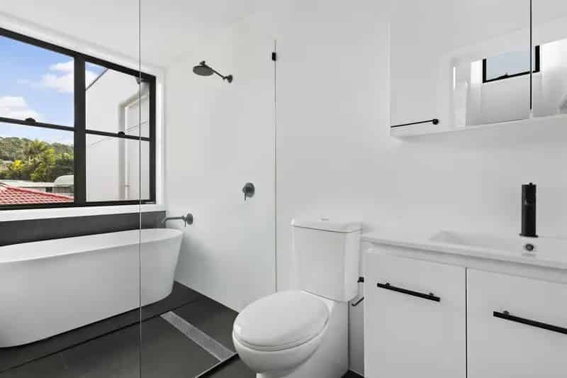 Real Estate For Lease - 8B Ocean Beach Drive - Shellharbour , NSW