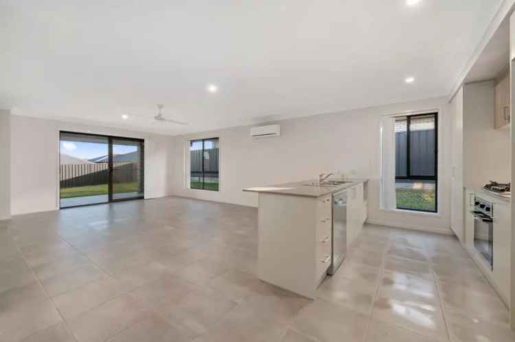 4 Bed Home Heddon Greta NSW - Modern Open Living Double Garage