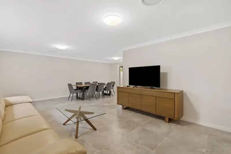 2 rooms house of 366 m² in Gold Coast City