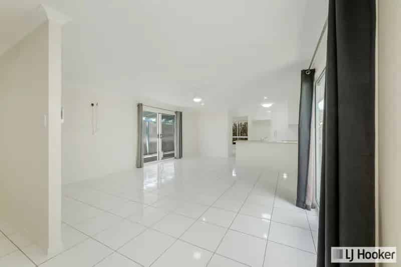 Rent 2 Bedroom House in Peaceful Beachside Neighbourhood