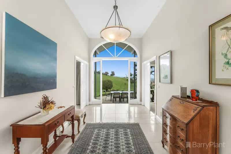 Buy Rural Property Yarra-Ley with Stunning Views and Luxury Features