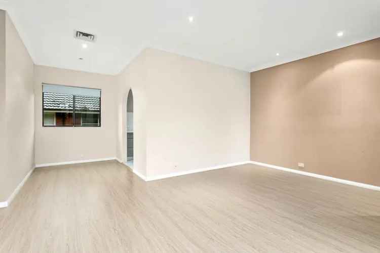 Carlton Apartment For Lease - Modern Style and Convenient Location