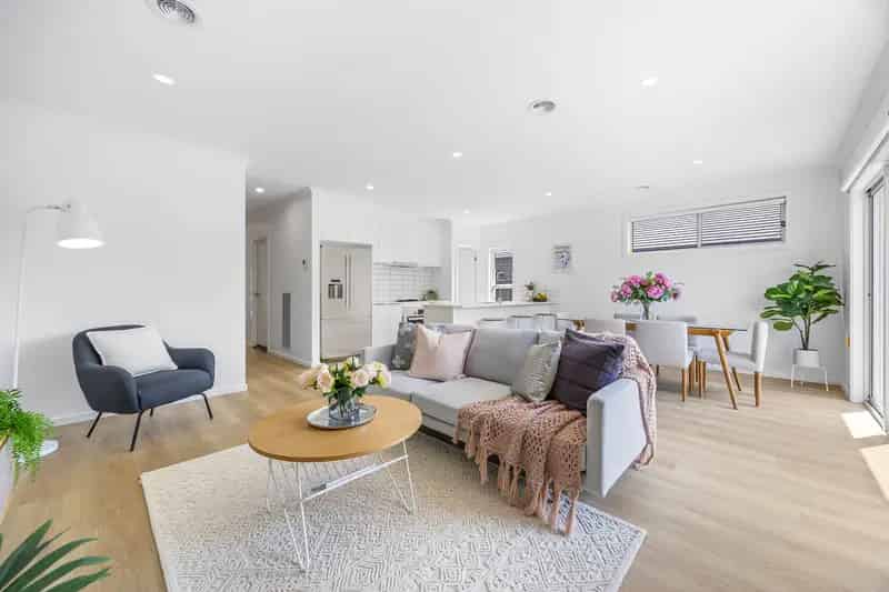 Three Bedroom Luxury Townhouse in Quiet Boutique Complex