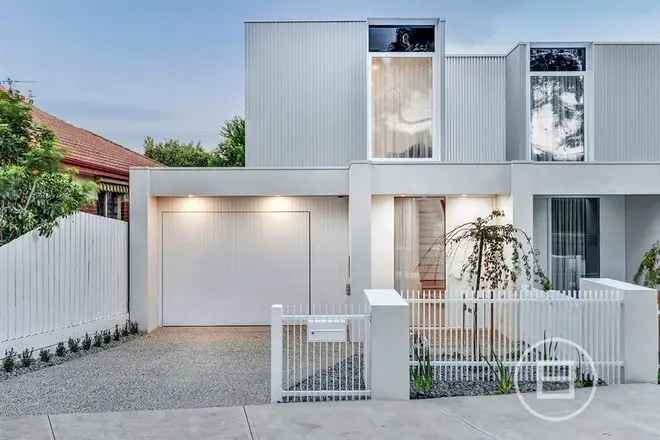 House For Sale , 95, Napier Crescent, Melbourne, Victoria