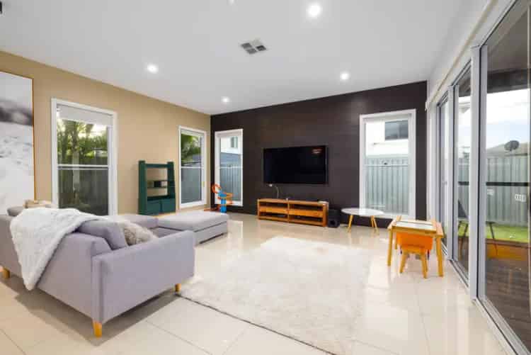 MOVE IN RIGHT AWAY TO THIS DISPLAY HOME!FULLY FURNISHED!