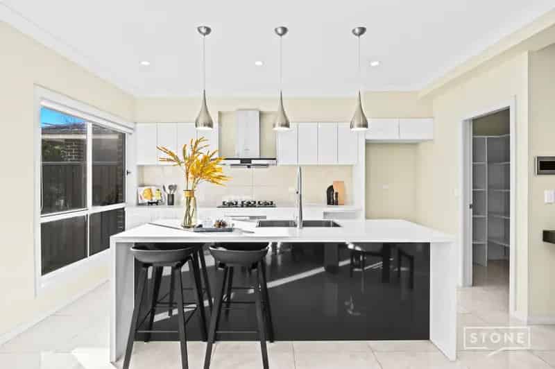 Lease Modern Family Home in Epping with Spacious Backyard and Garage