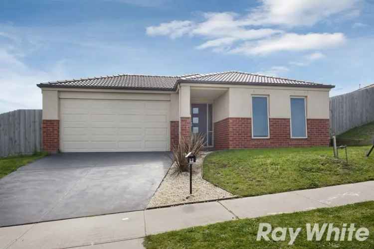 Family Home in Silvergum Estate 4 Bedrooms Double Garage