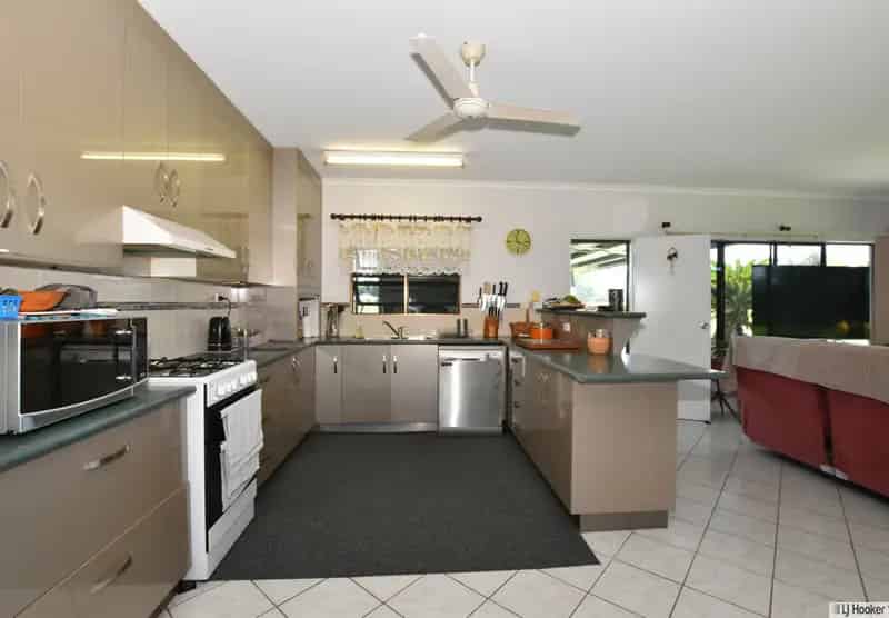 Rent a stunning country home with spacious living in Rockingham