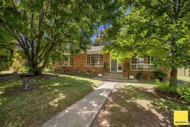 House For Sale , 16, Howard Place, Armidale, New South Wales