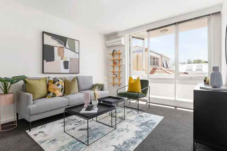 Light Filled Apartment in Boutique Block of Eight