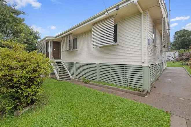 1960s Highset Home Near Shops and Railway Station