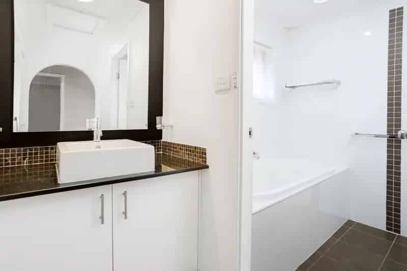 3 Bedroom House + Studio!