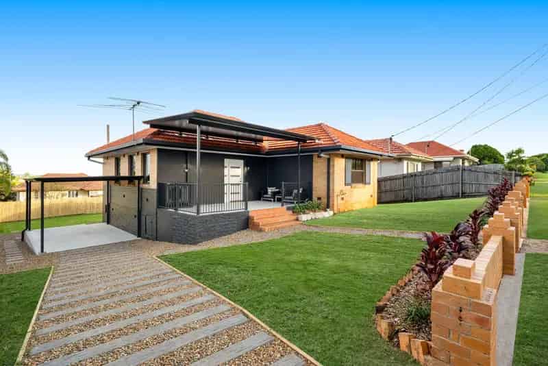 FRESHLY RENOVATED HOME | 607m2 BLOCK - ACT FAST!