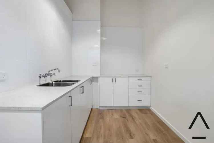 3 Bedroom Apartment North Melbourne - Spacious Inner City Living