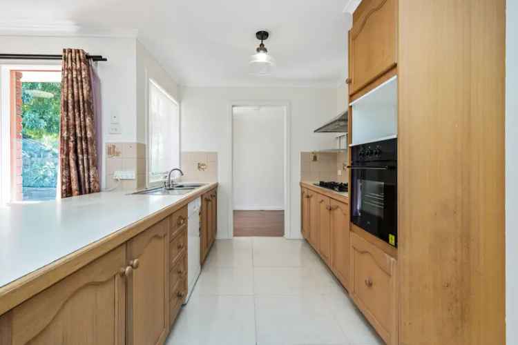 4 Bedroom 319m² House in Melbourne Near Shopping and School