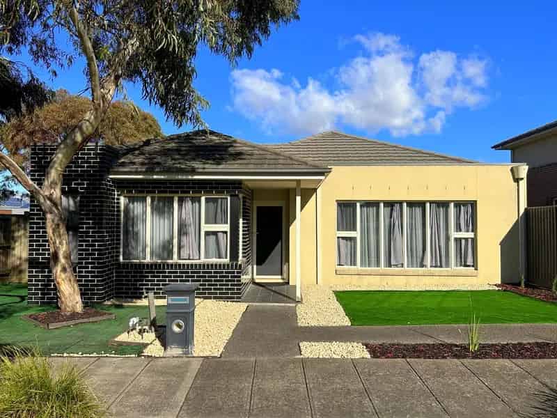 Picture Perfect with Parklands at your Doorstep