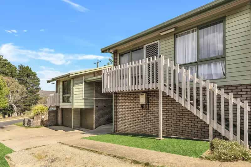Buy one bedroom unit near Lake Jindabyne with private deck and hot tub