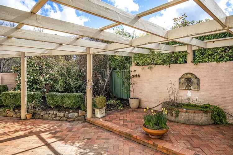 Long Term Rent of 4 Bedroom Home in Kambah with Beautiful Gardens