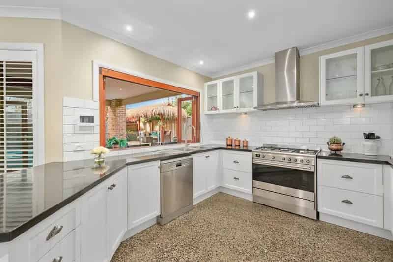 Lake View Luxury-All Offers Considered. 